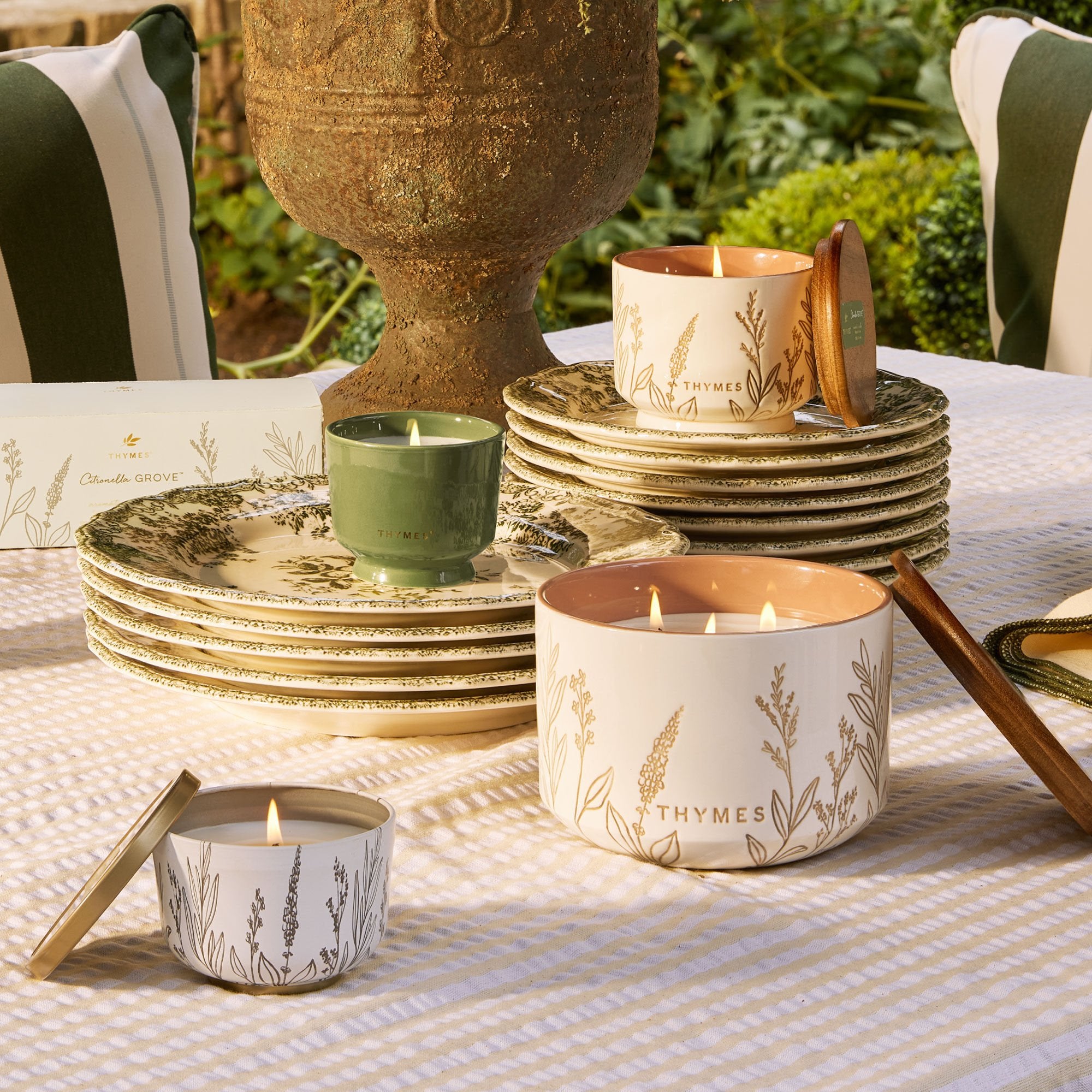 th-ss24-citronella-grove-medium-candle-3.jpg